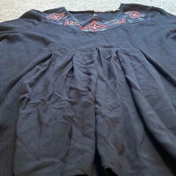 Alchemy Thread M Black Loose Thermal Long Sleeve Shirt Embroidered Women’s EUC - Picture 4 of 12